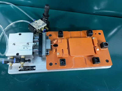 Disassemble the infrared lamp fixture